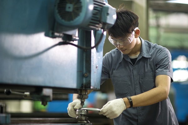 模具钳工的8大操作注意事项